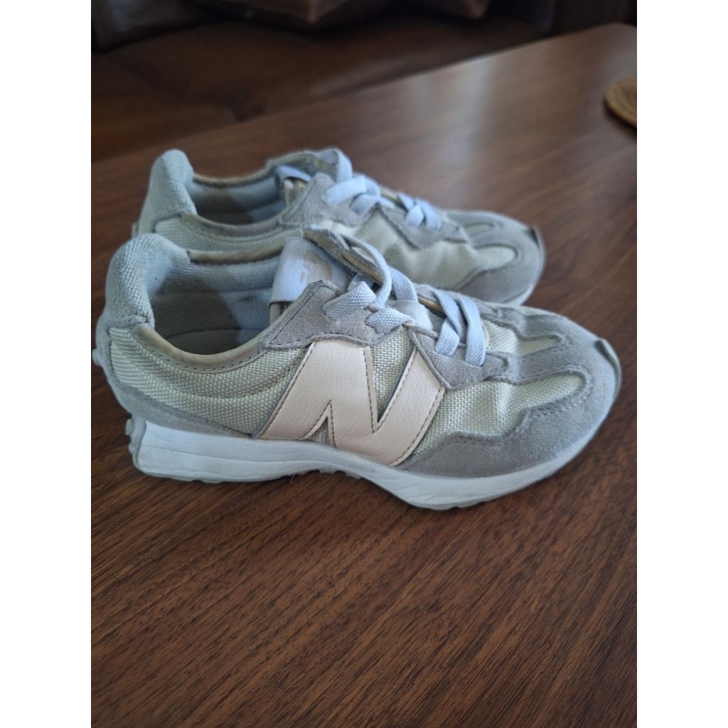 Preloved sepatu new balance 327 kids