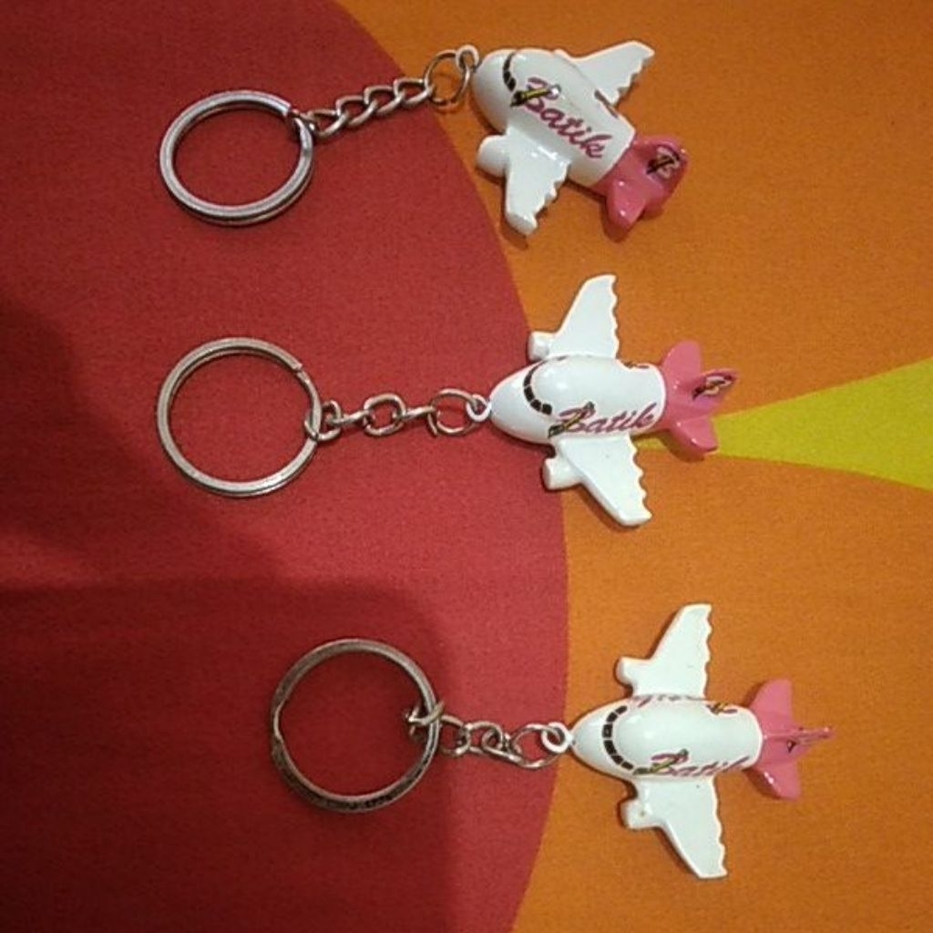 gantungan kunci pesawat batik air