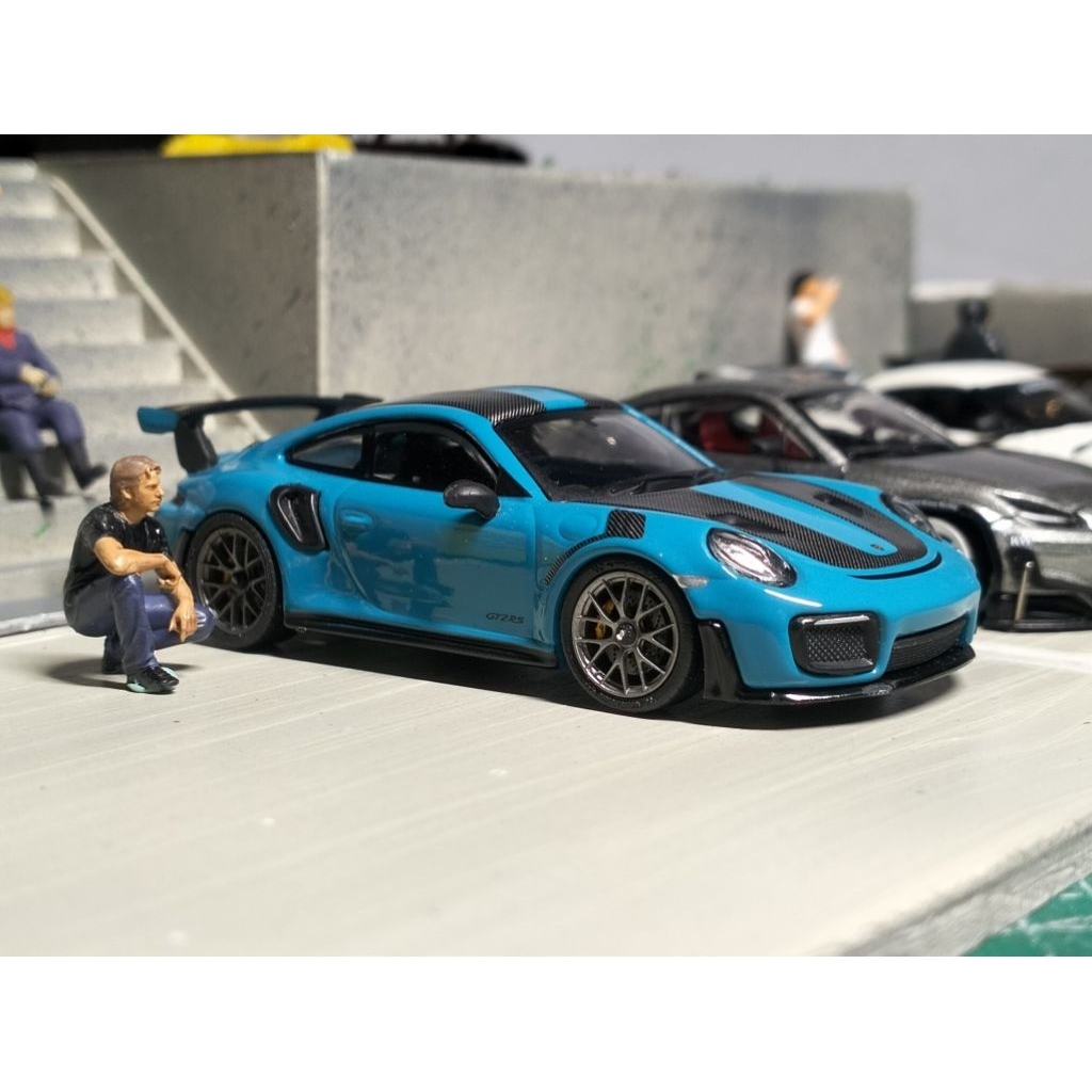 Mini GT Porsche 911 GT2 RS (Unsealed)