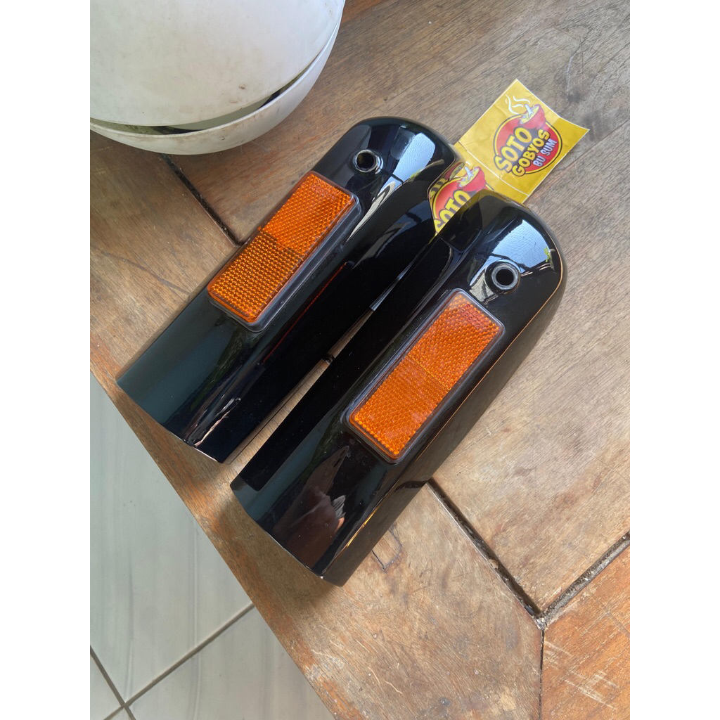 COVER SHOCK DEPAN SUZUKI CRYSTAL ORIGINAL