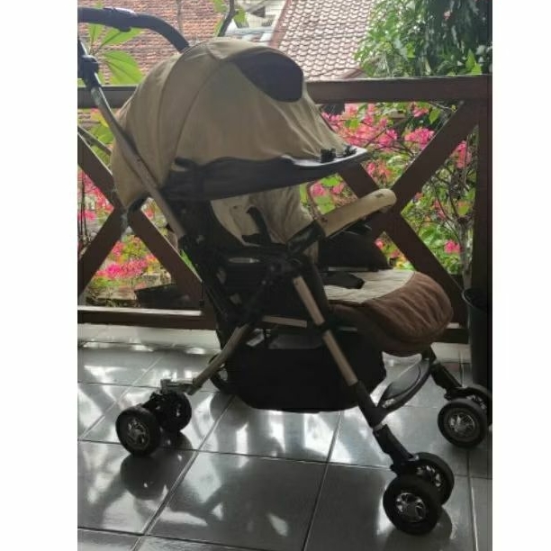 Bundle Stroller Aprica Laura Quattro dan high chair combi