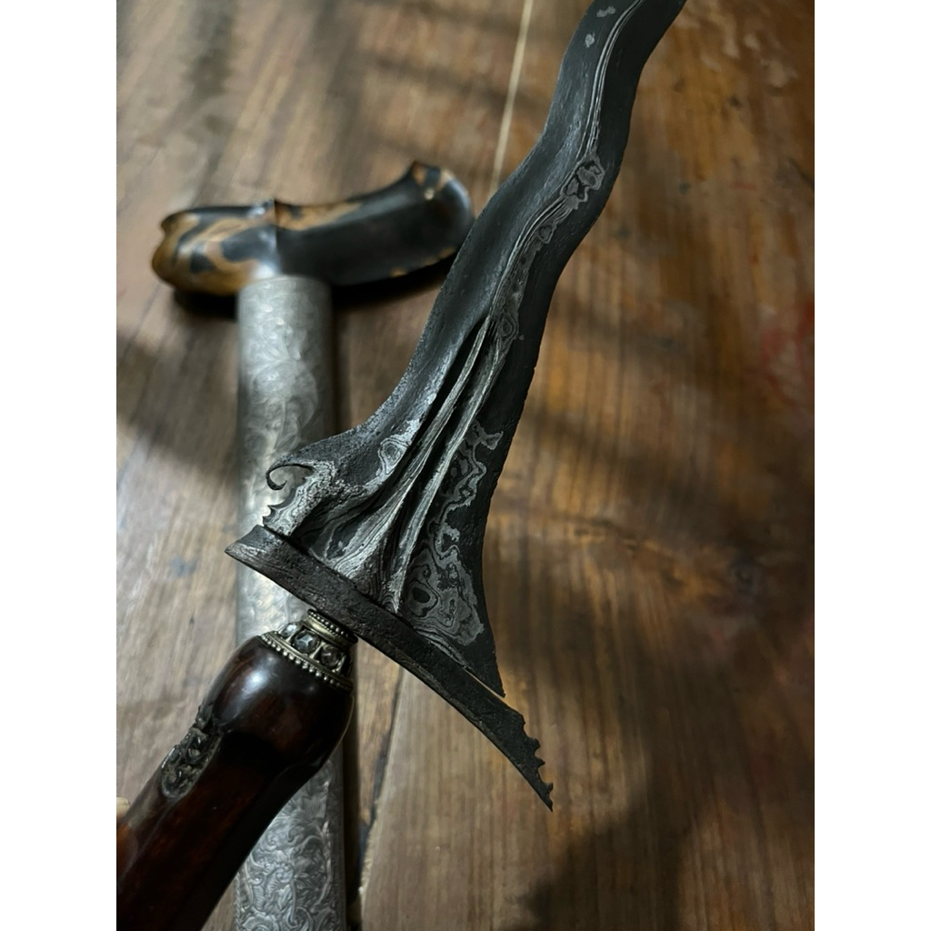 keris sepuh era pajang mataram pamor wahyu tumurun pendok perak mendak perak mata intan, warangka ka