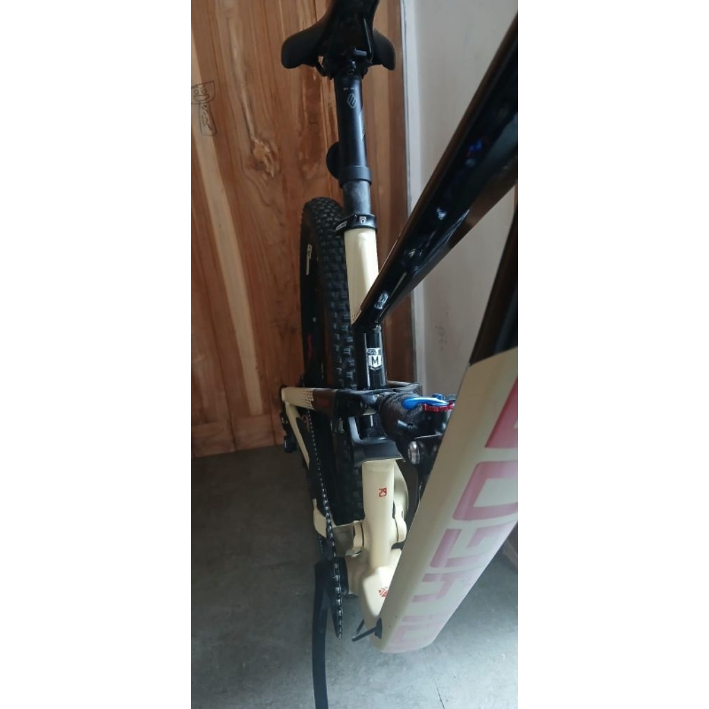 Sepeda Polygon Siskiu D7 tahun 2022 second size M 29