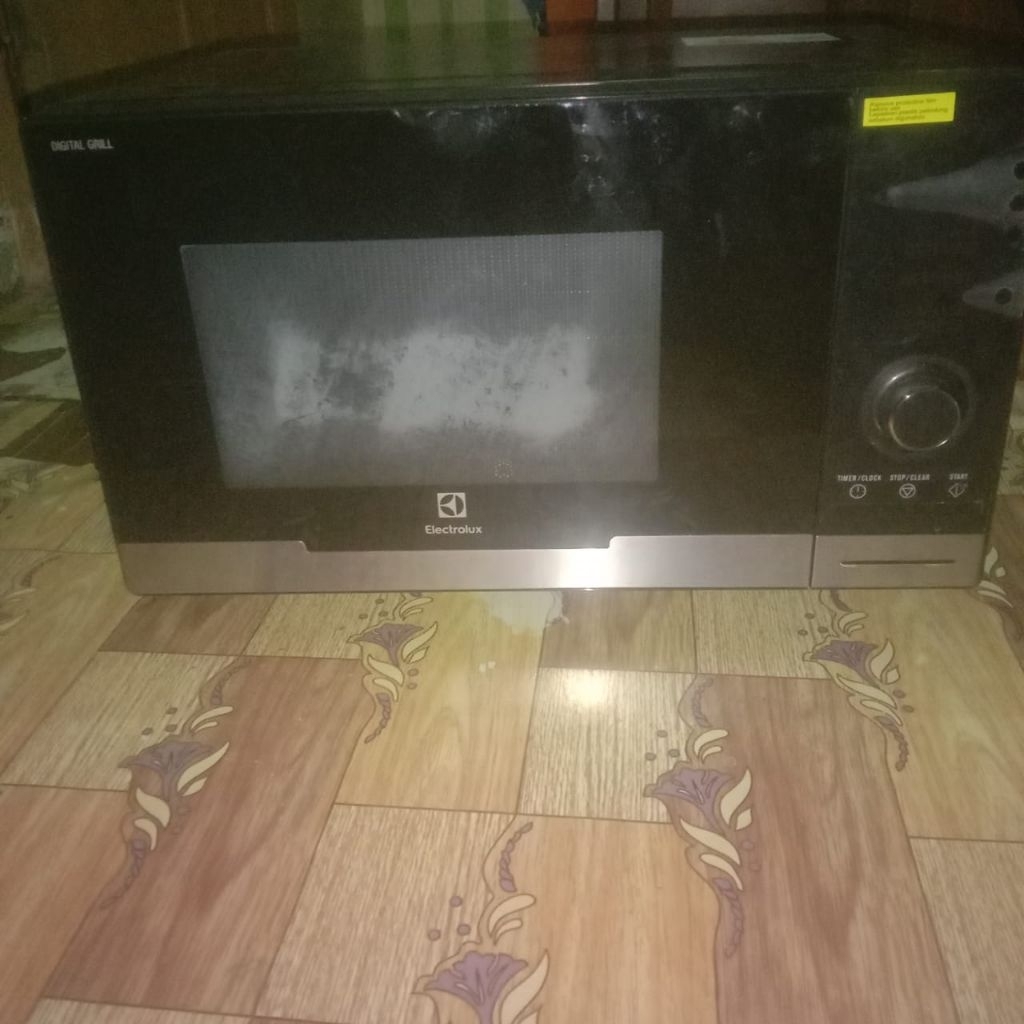 oven microwave Electrolux dengan fitur grill oven second