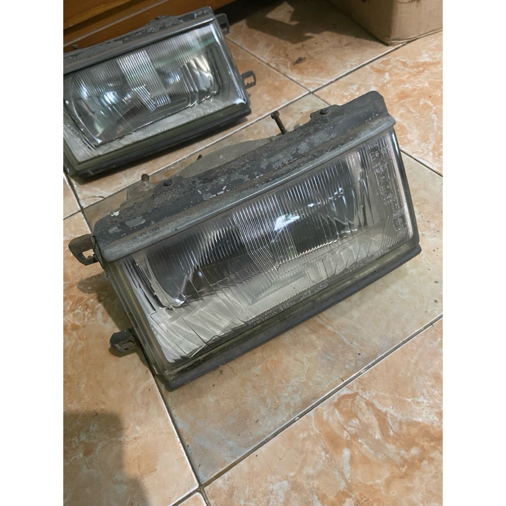 headlamp corolla gl se saloon L