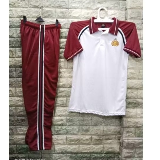 Stelan seragam Olahraga polri merah putih