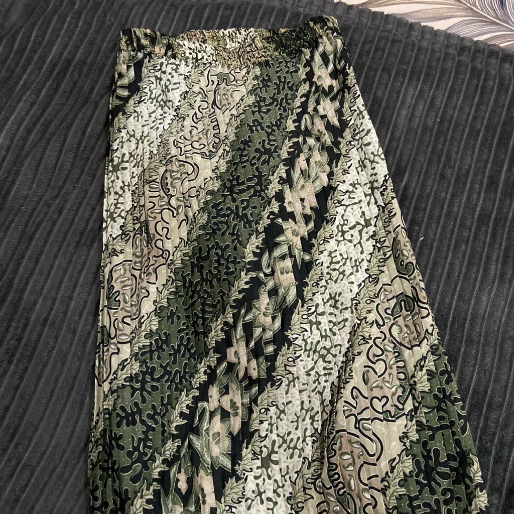 Rok Batik Plisket Hijau Preloved