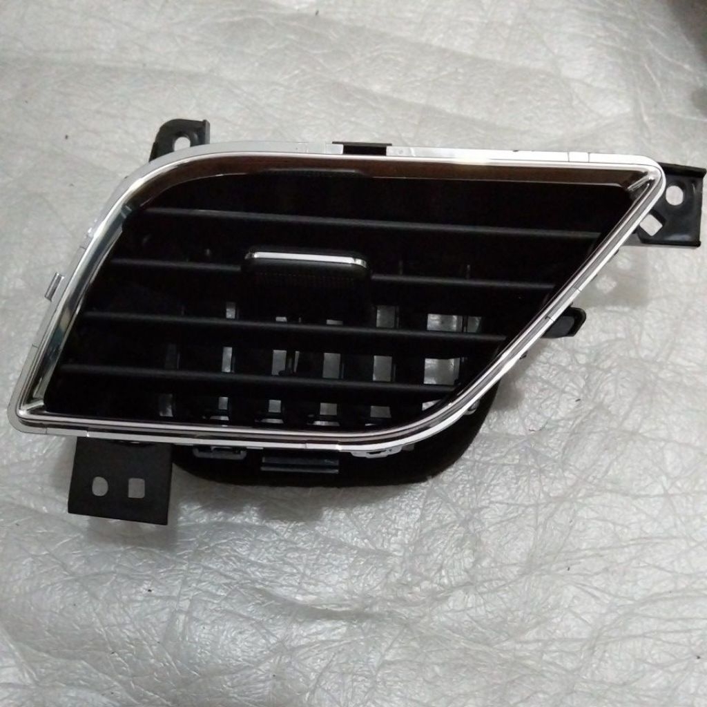 Kisi-kisi AC Dashboard samping Wuling Cortez Confero