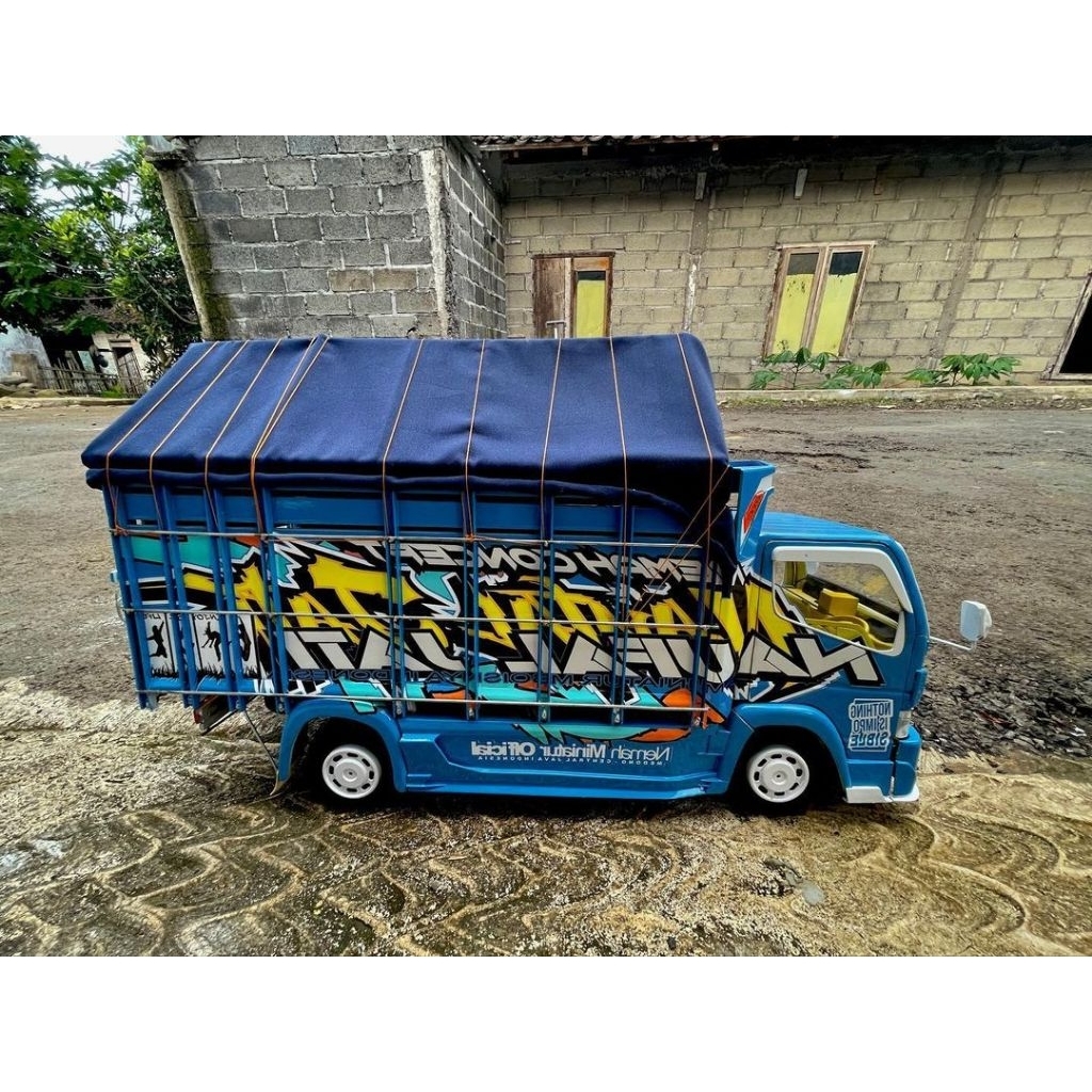 Miniatur truk oleng pakai lampu LED dan Terpal