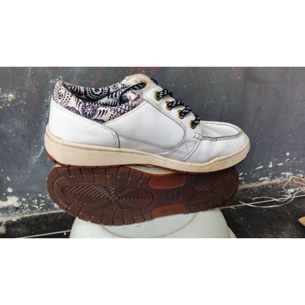 sepatu second tb 44,5