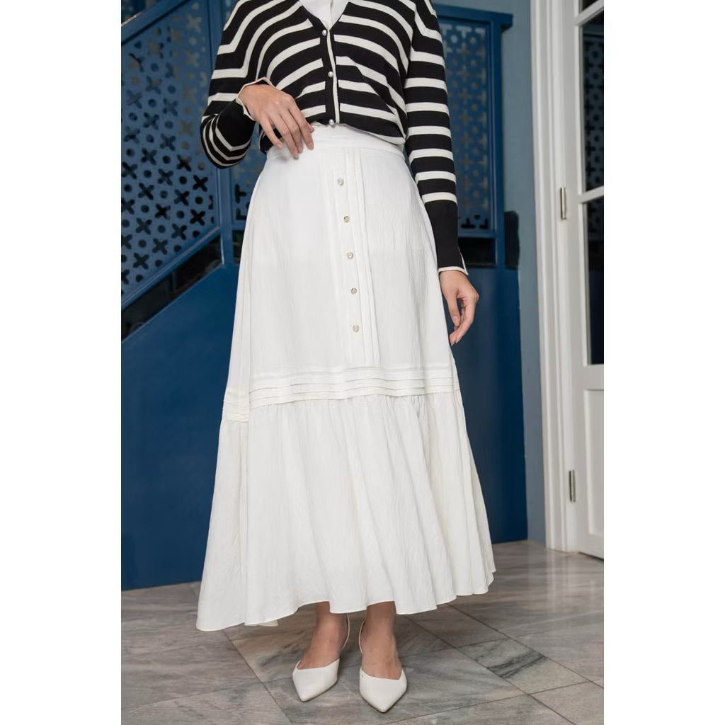 Wearing Klamby Skirt PL