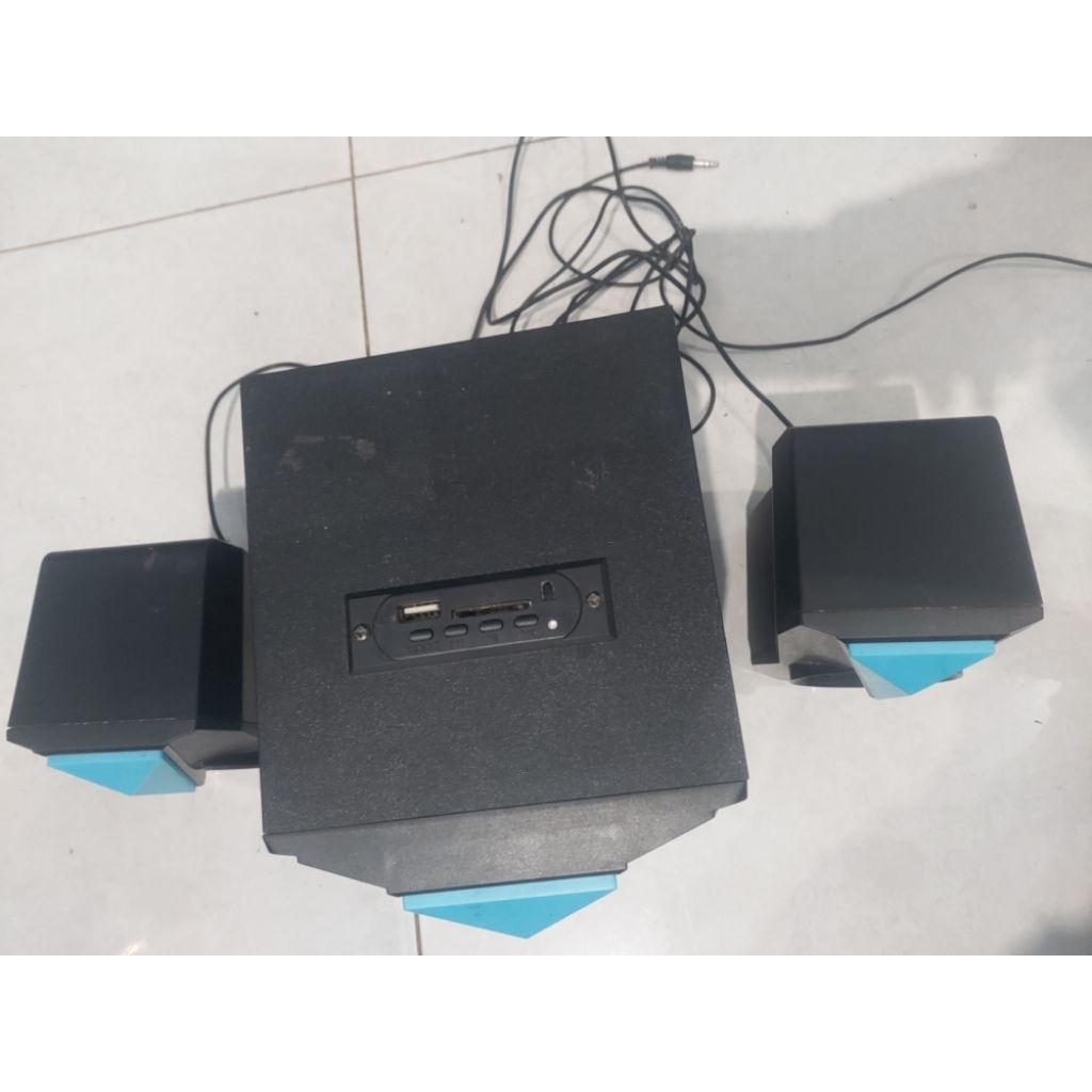 speaker aktif bluetooth  bekas masih normal di kirim sesuai foto