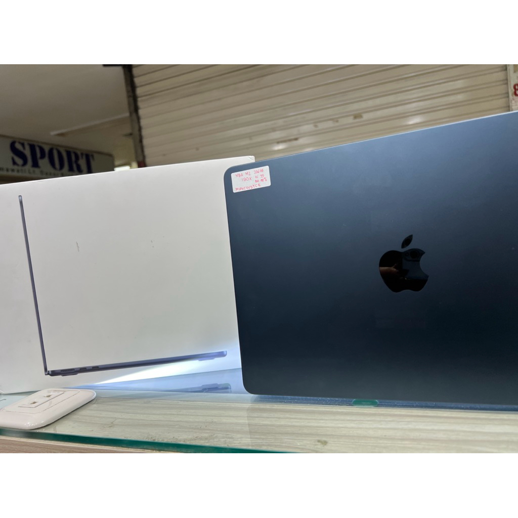 Second Macbook Air M2 256GB IBOX