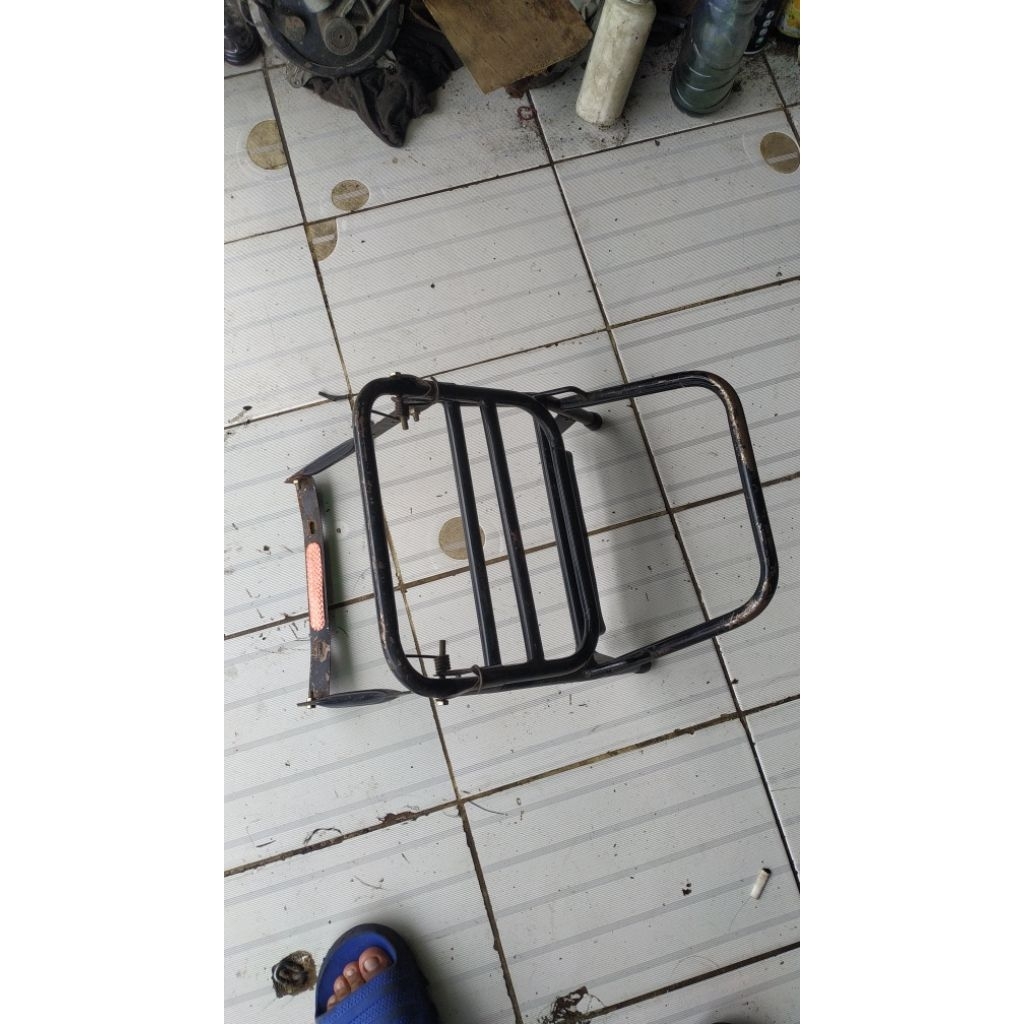 Rak belakang vespa