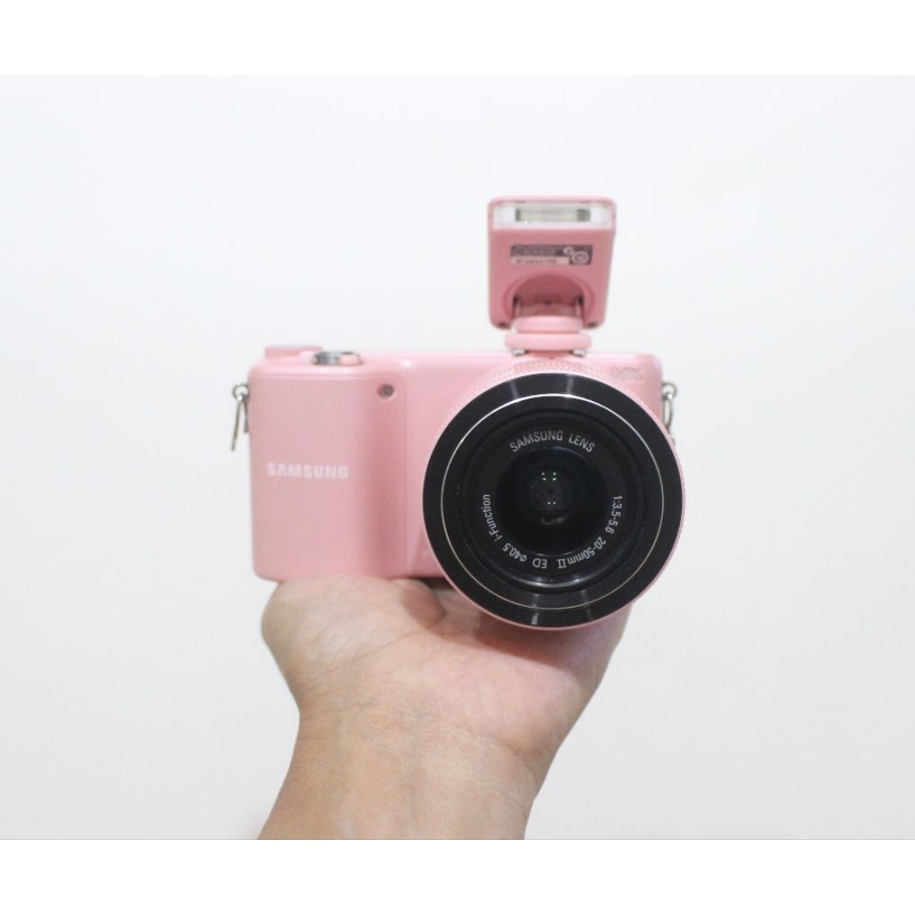 Camera Kamera Mirrorless Samsung NX1000 Lensa 20-50mm II ED FullHD Video 20MP For WIFI Pink Murah