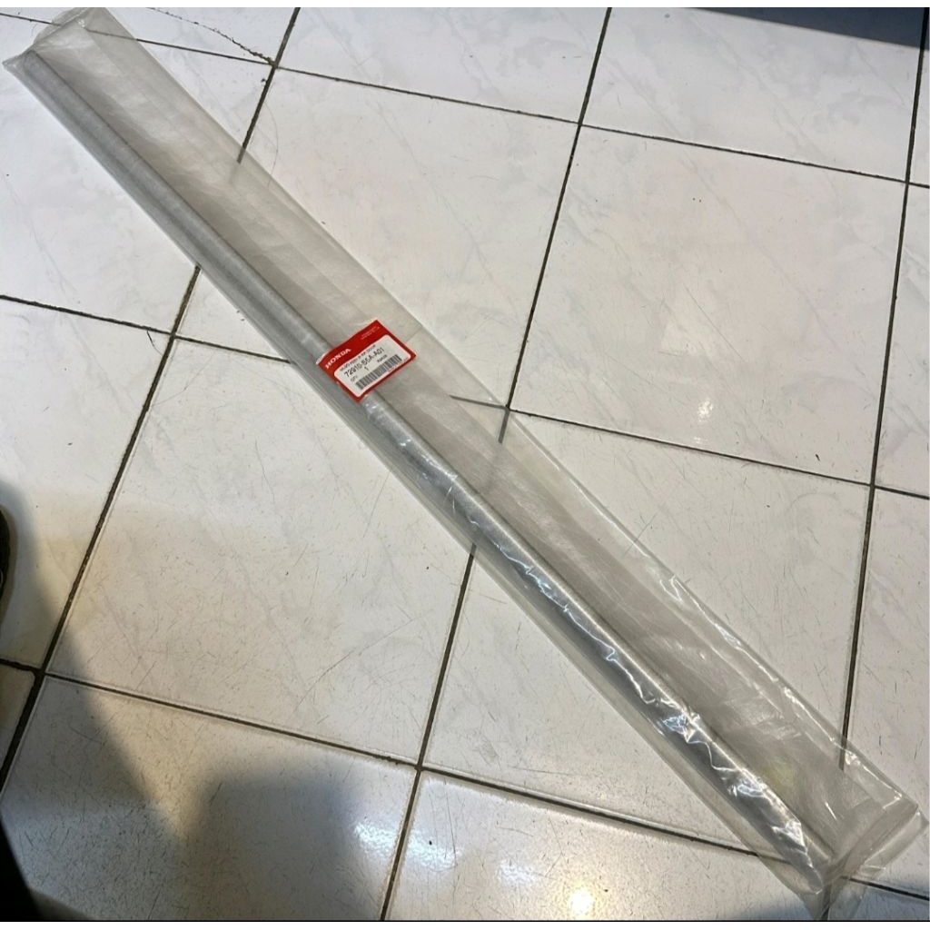Honda Genuine 72910-S5A-A01 LIST PELIPIT KACA LUAR MOLDING KARET PINTU WEATHERSTRIP BELAKANG KANAN C