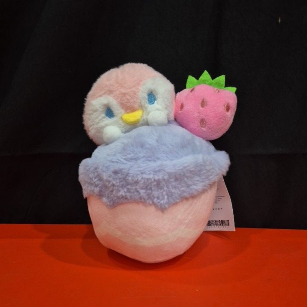Boneka cake pinguin