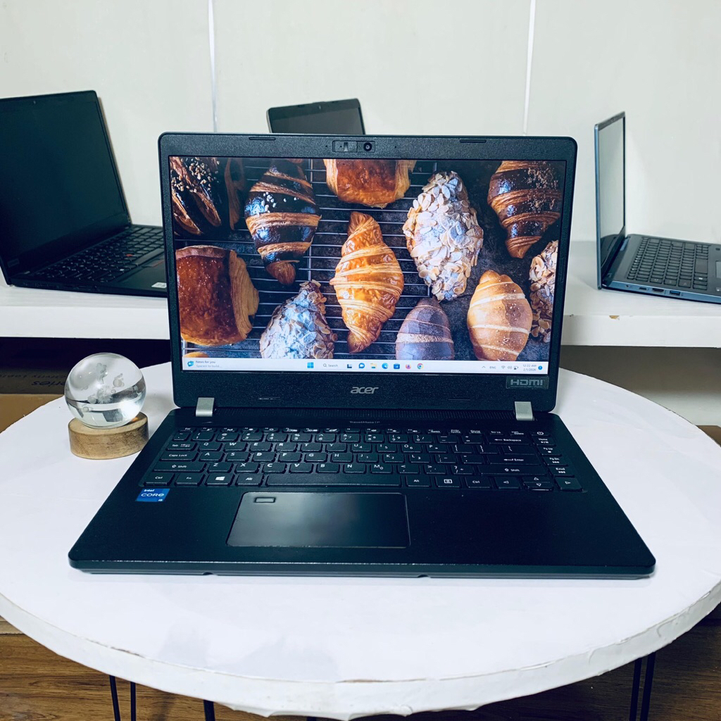 Laptop Acer TravelMate P214  - Processor Intel Core i5-1135G7 2,42GHz - GPU Intel Iris Xe Graphics -