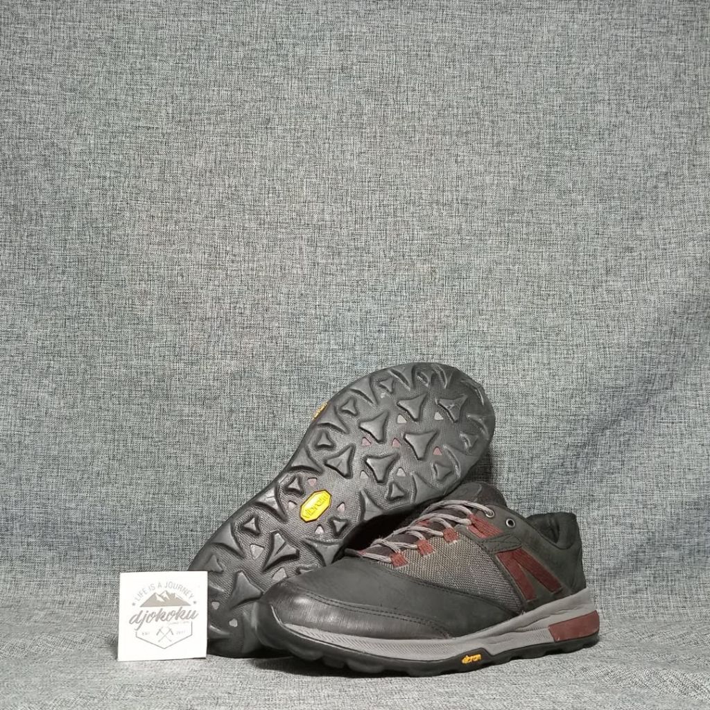 sepatu hiking outdoor gunung trekking merrell vibram