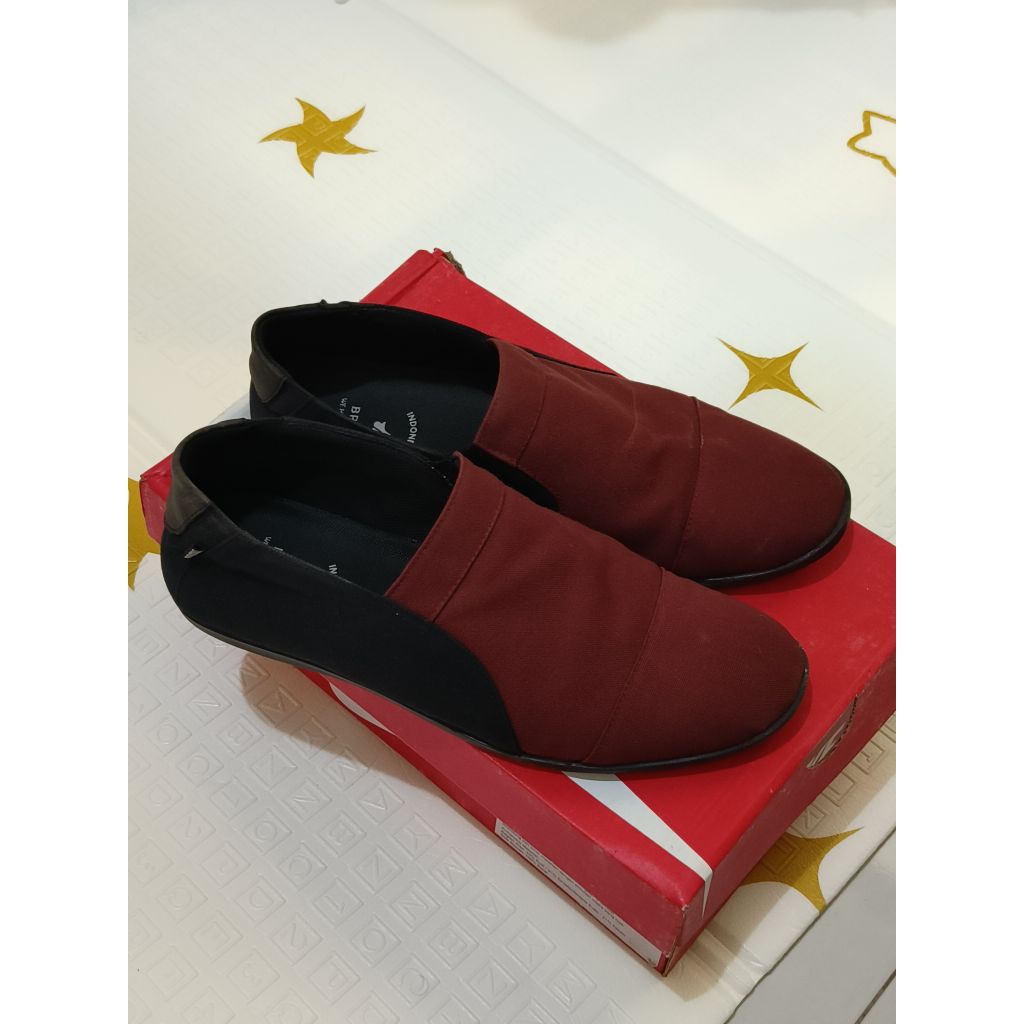 Sepatu Brodo slip-on (preloved)
