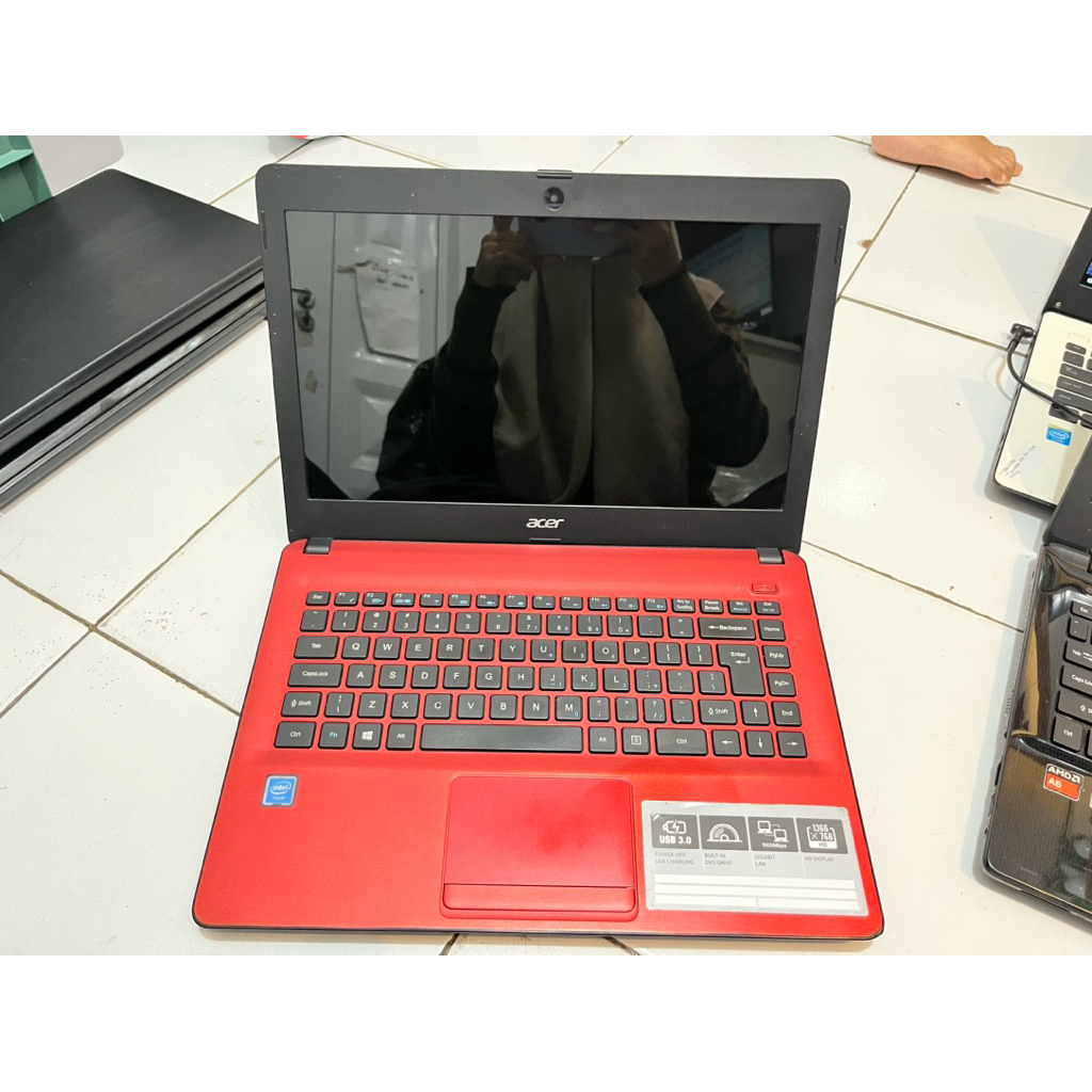 Laptop acer one 14  Ram 2 gb Hdd 500gb