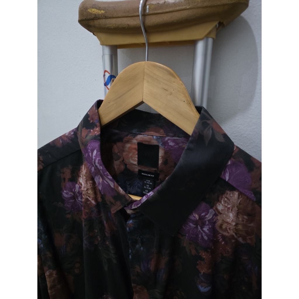 H&M Flowers tee Hawaii shirt Black. Exclusive pattern. 100% original. Size XL. Baju kemeja pria pant