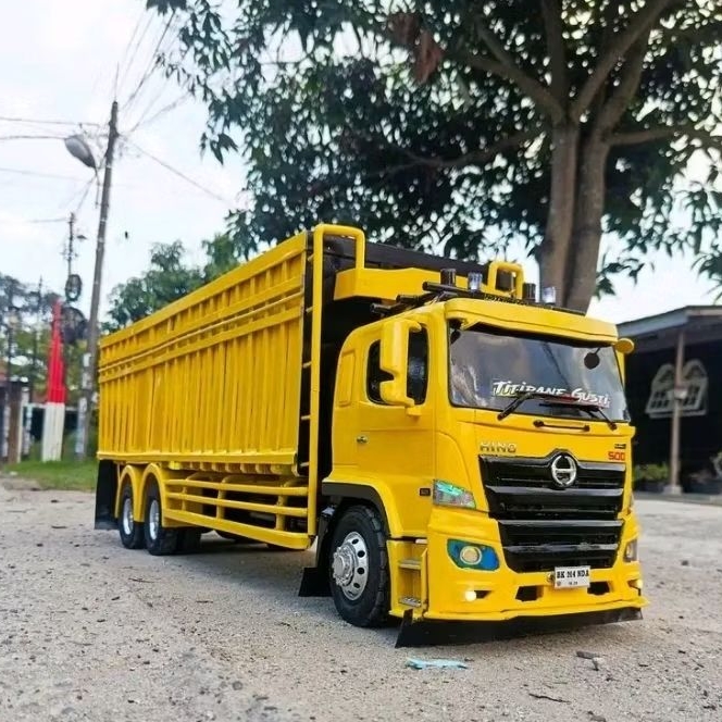 Miniatur truk tronton Hino 500 rc remot control batre cash pake lampu leed rgb 3 mode mainan koleksi