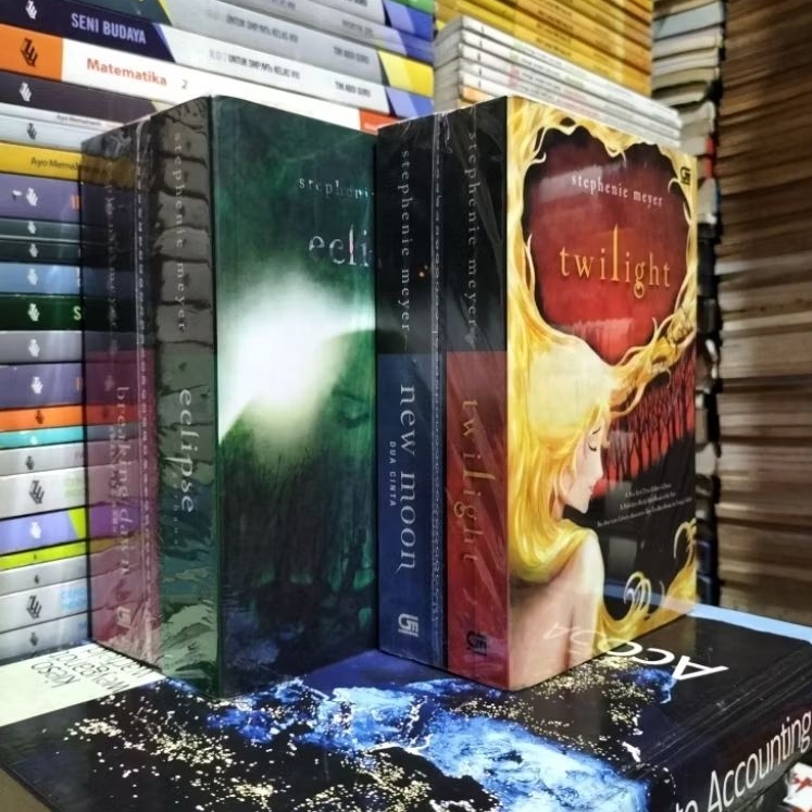 ORIGINAL SEPAKET NOVEL TWILIGHT-NEW MOON-ECLIPSE-BREAKING DOWN