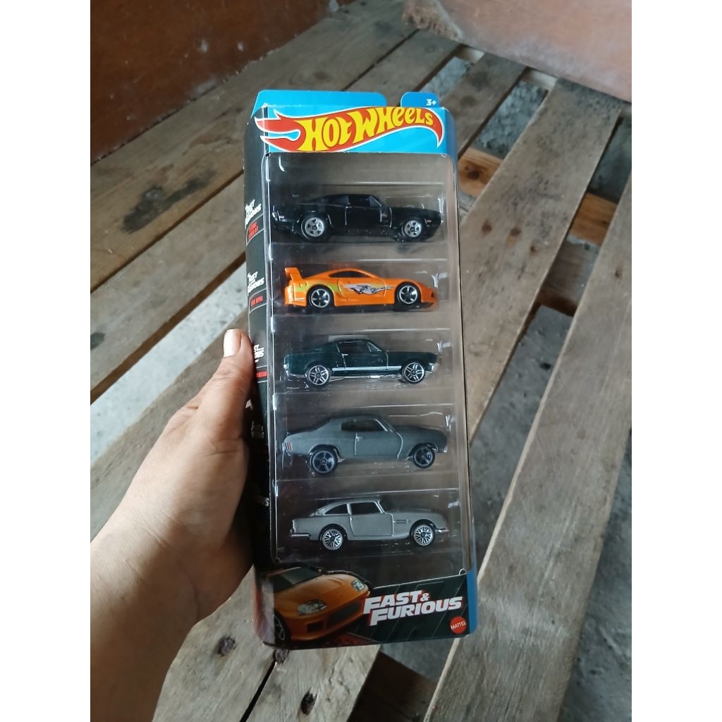 Hot wheels fast and furious gift pack set isi 5 toyota supra