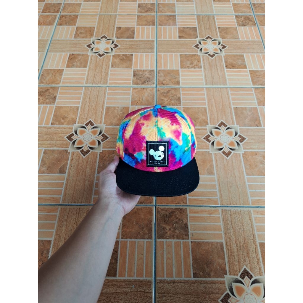 TOPI DISNEY TIEDIE AOP