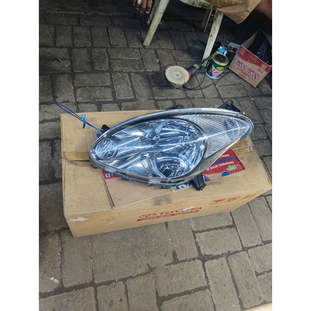 Headlamp sirion thn 2007, 2008, 2009, 2010 original.