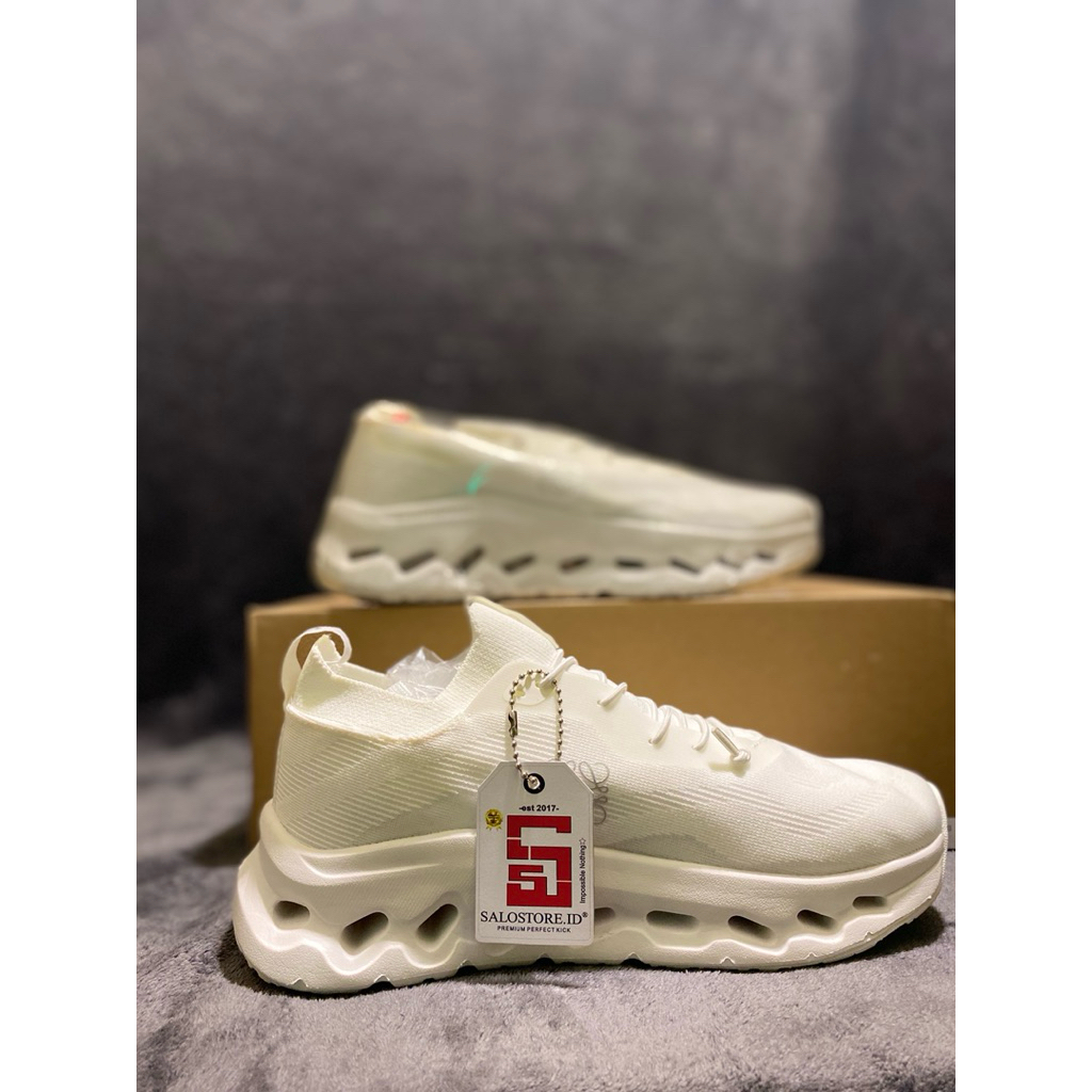 On Cloudtit X Loewe All White Sepatu Pria dan wanita kekinian 2026