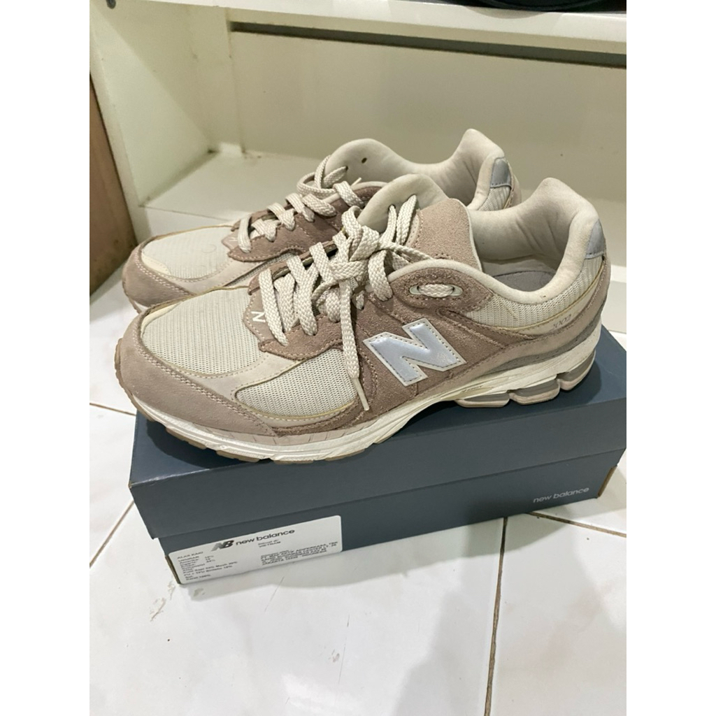 New Balance NB 2002R Preloved
