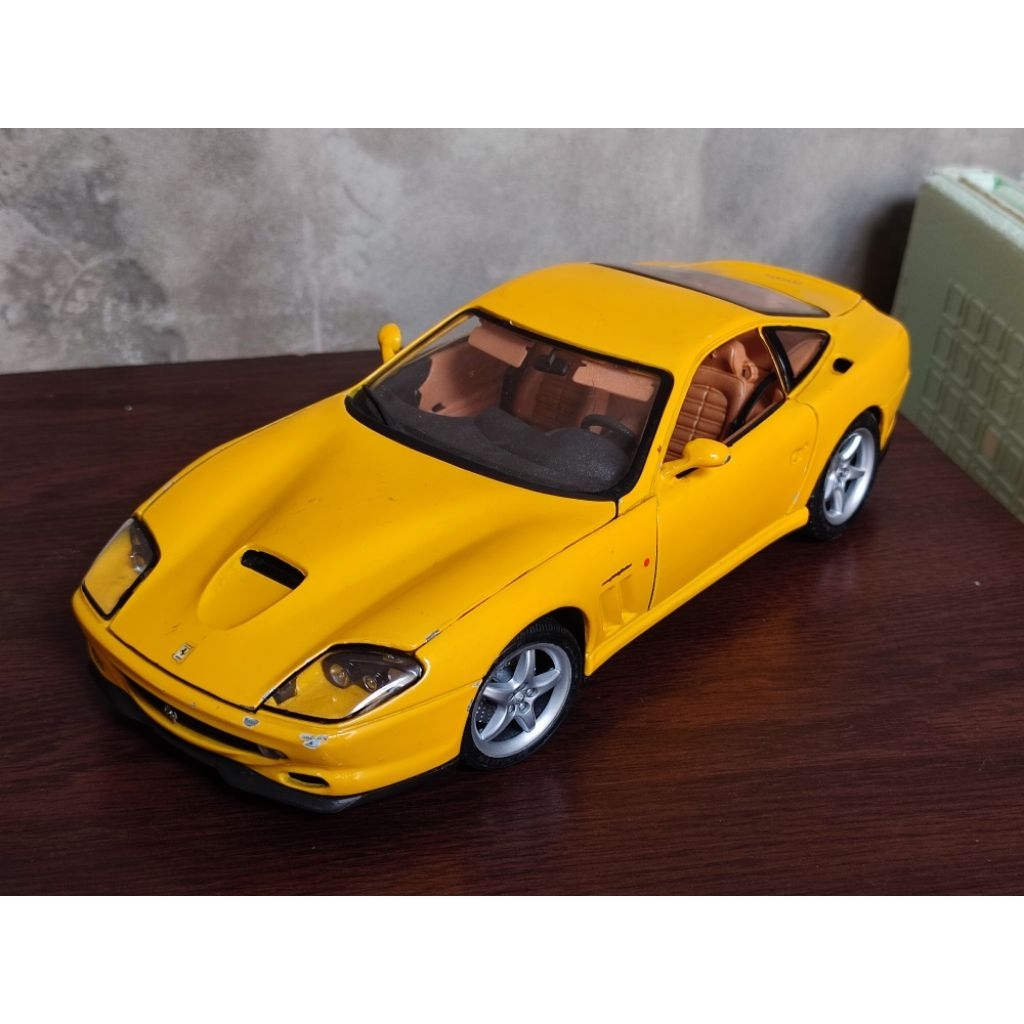Bburago Maisto Ferrari 550 Maranello 1/18 Yellow Modena die-cast SECOND