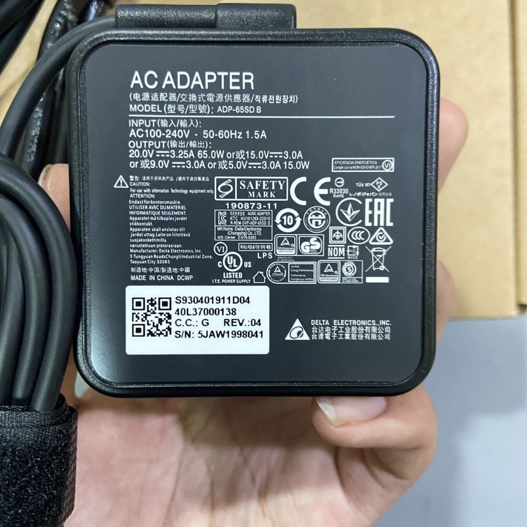 Adaptor/Charger Msi Summit E13 E14 E15 E16 Series 20V 3.25A 65W Type C