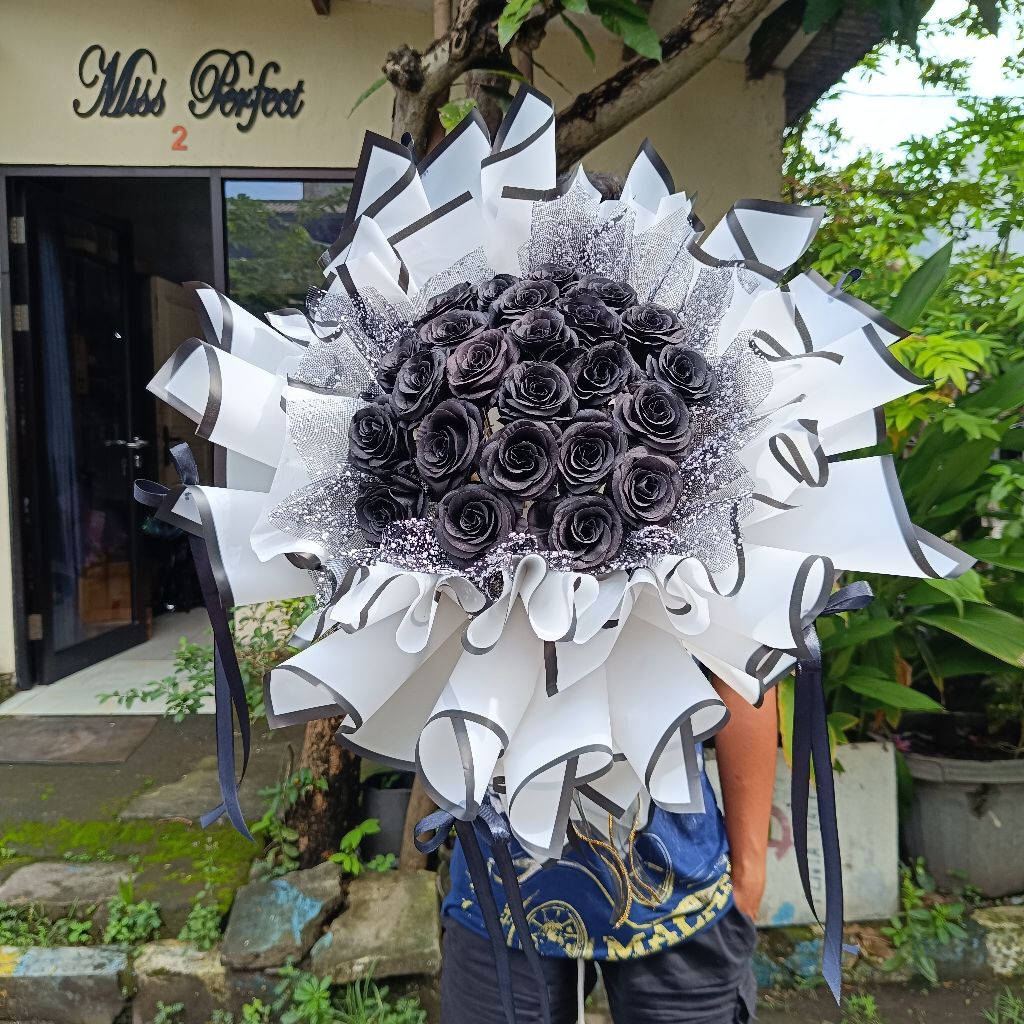 buket bunga mawar hitam round black rose artificial PALSU Surabaya