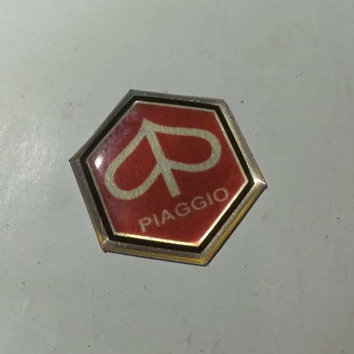 Emblem Chung Akrilik Stang Asbak Merah Vespa Super Sprint