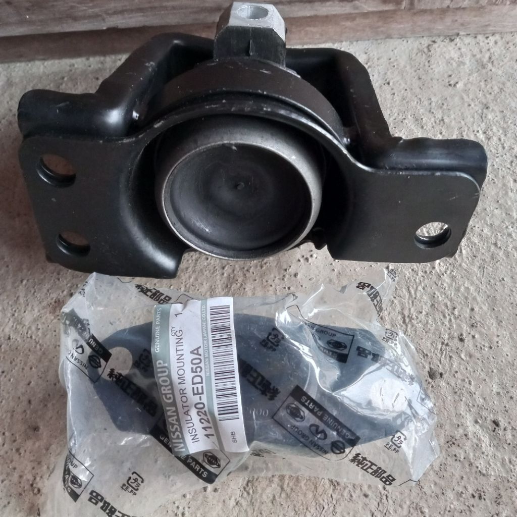 Engine mounting Grand Livina