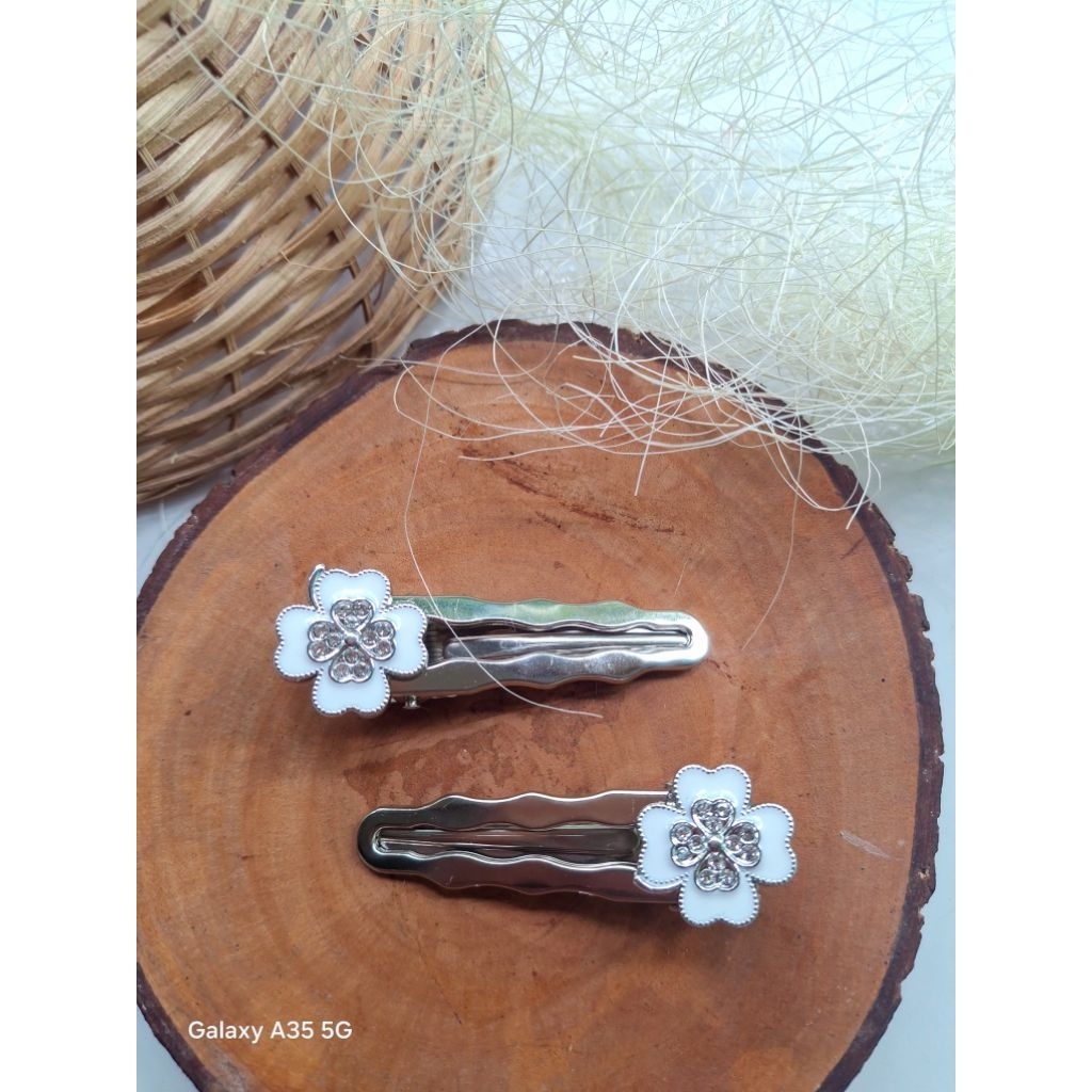 Jepit Rambut Bunga Putih Kristal