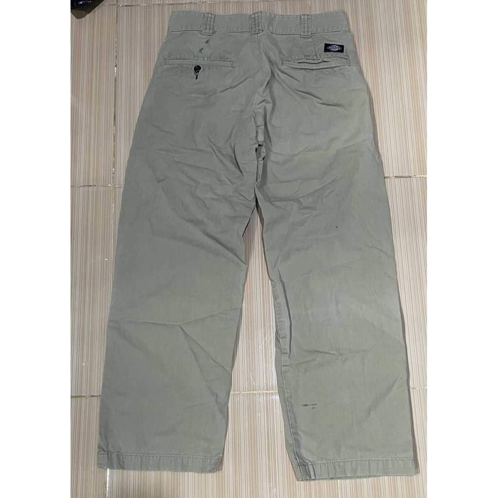 celana dickies size 28