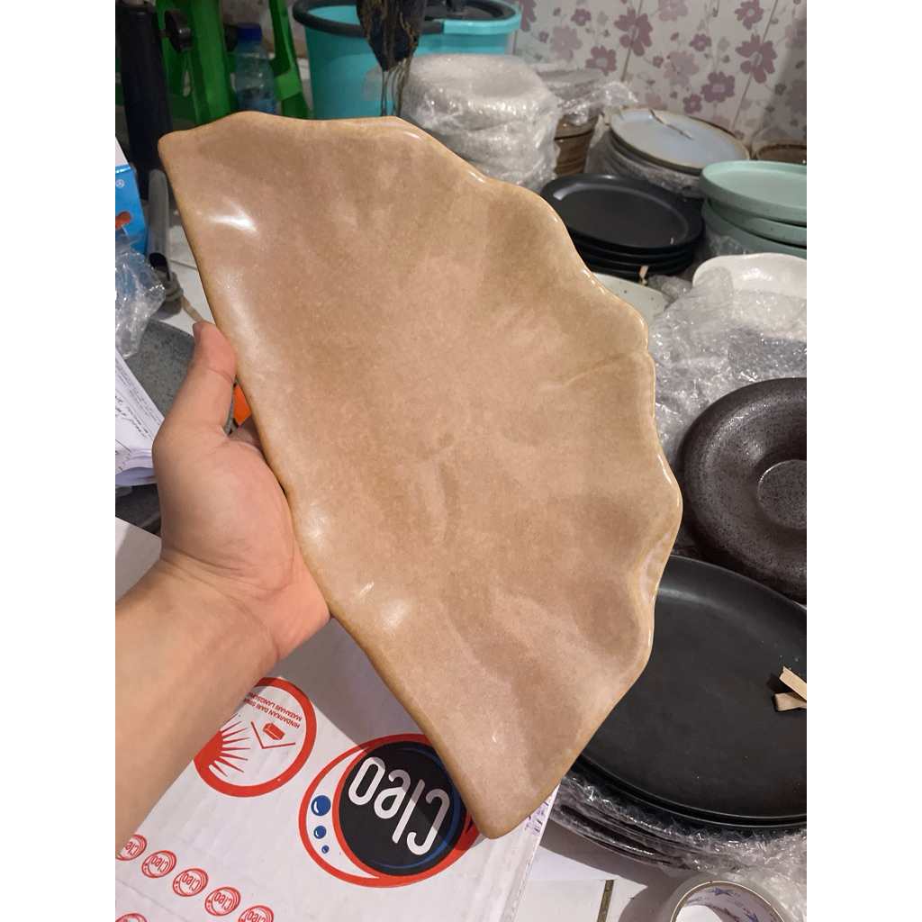 Piring Keramik Resto Motif Kerang Minor Defect