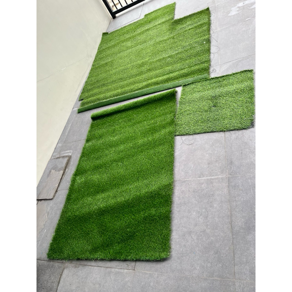 Rumput Sintetis Bekas - Masih Hijau dan Tebal