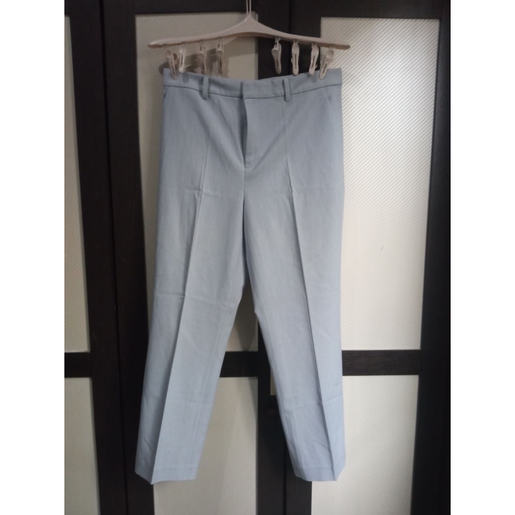 Preloved celana pria UNIQLO biru muda