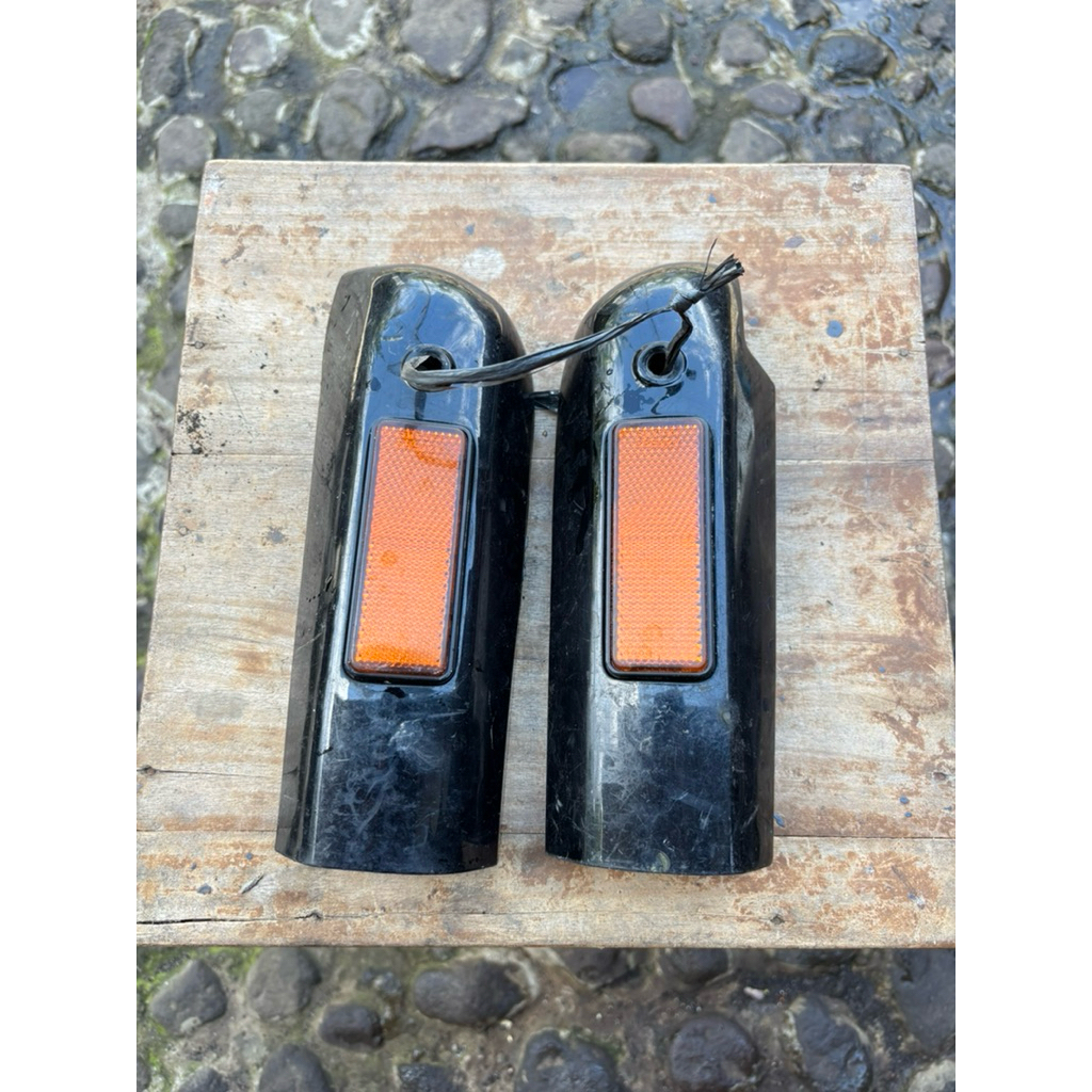 tutup shock depan suzuki crystal original