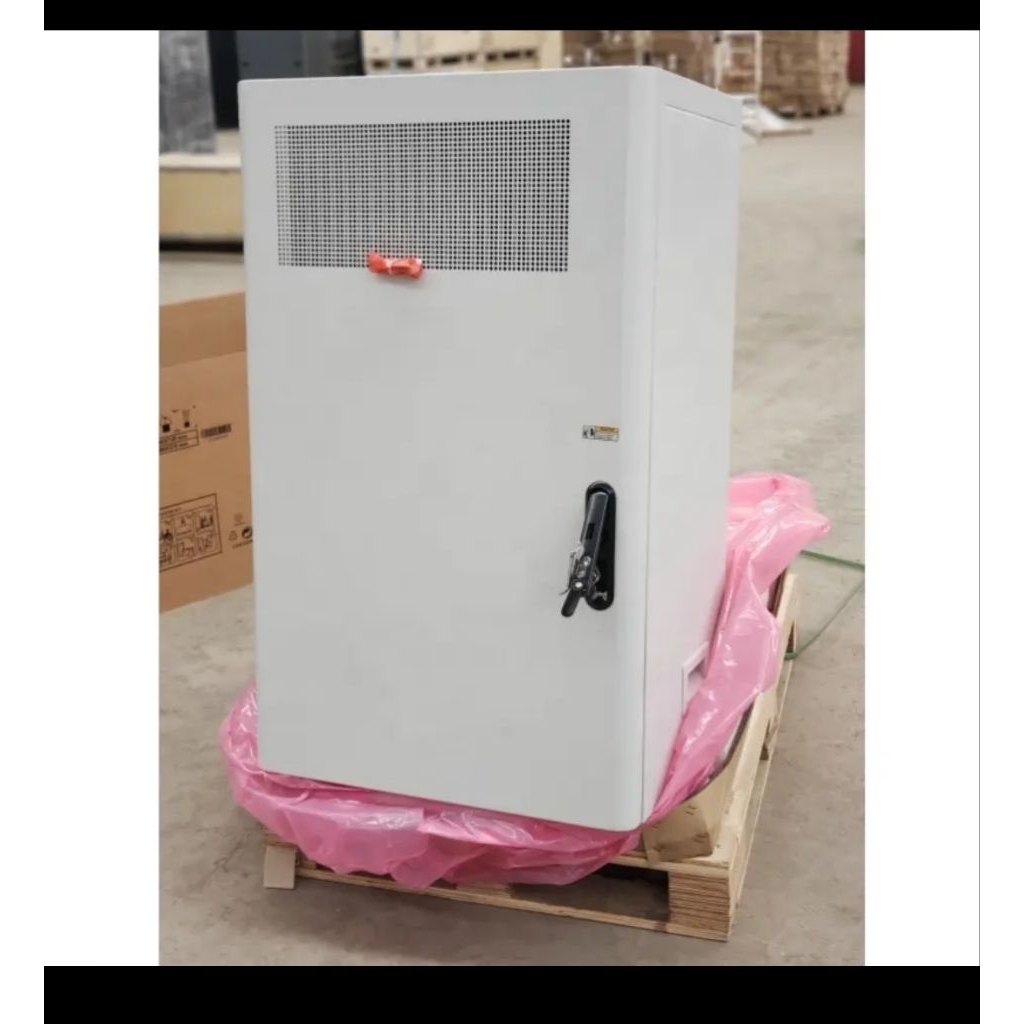 rak server outdoor / rack server / kabinet komunikasi gabungan Huawei APM5930(AC). Kabinet ini diran