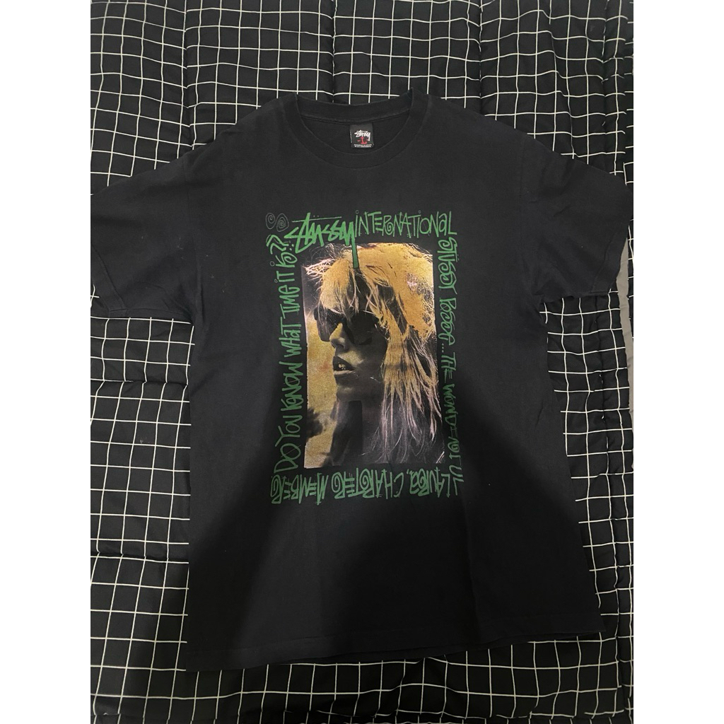 Kaos Stussy International Photo Tee – Black (Unisex)