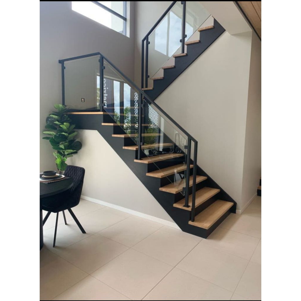 Railing Tangga kaca