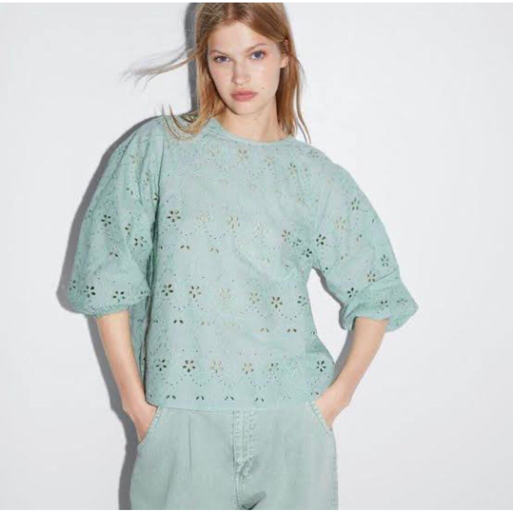 Zara eyelet lengan balon