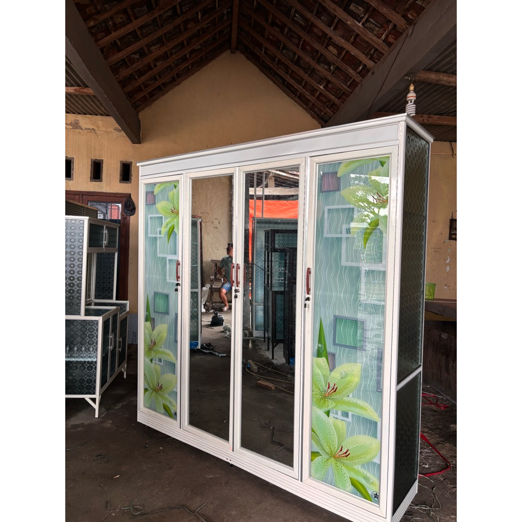 Lemari aluminium 4 pintu