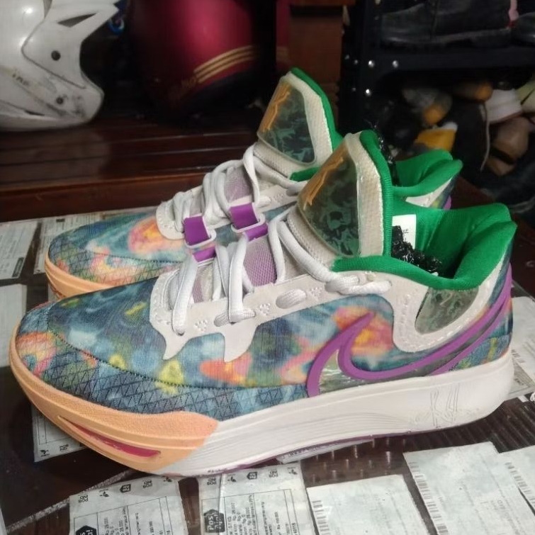 Kyrie 8_ size 40 insole 250